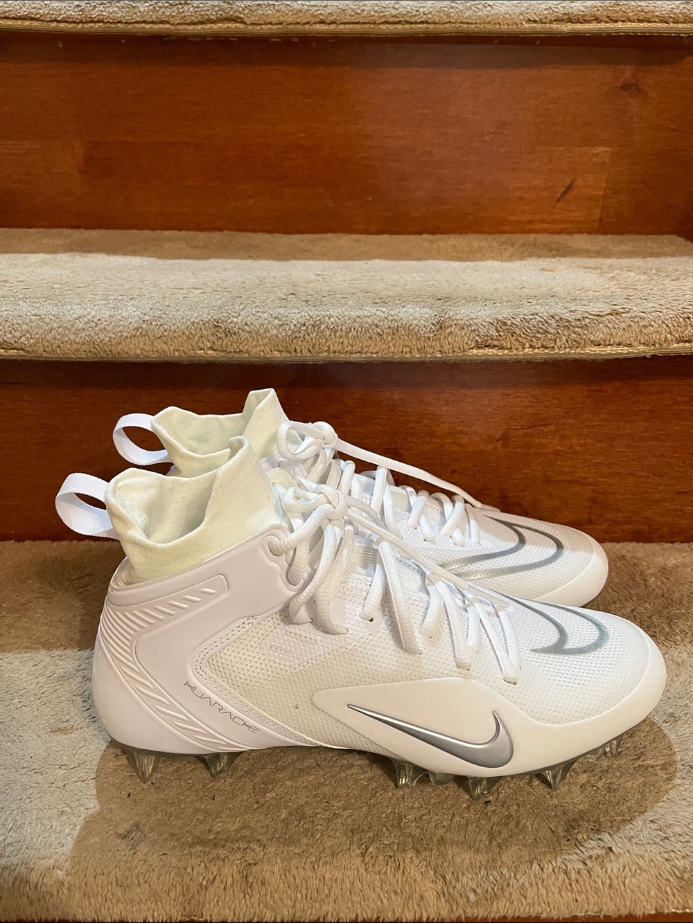 NWOT Nike White Silver Football Cleats - High-Top Spiked Trainers Size 9
